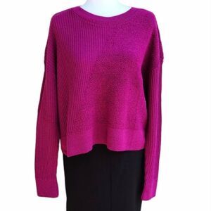 Two One Two New York Fucsia Geometric Textures Knit Crew Sweater size Medium New
